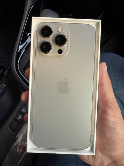 Apple iPhone 16 Pro Max