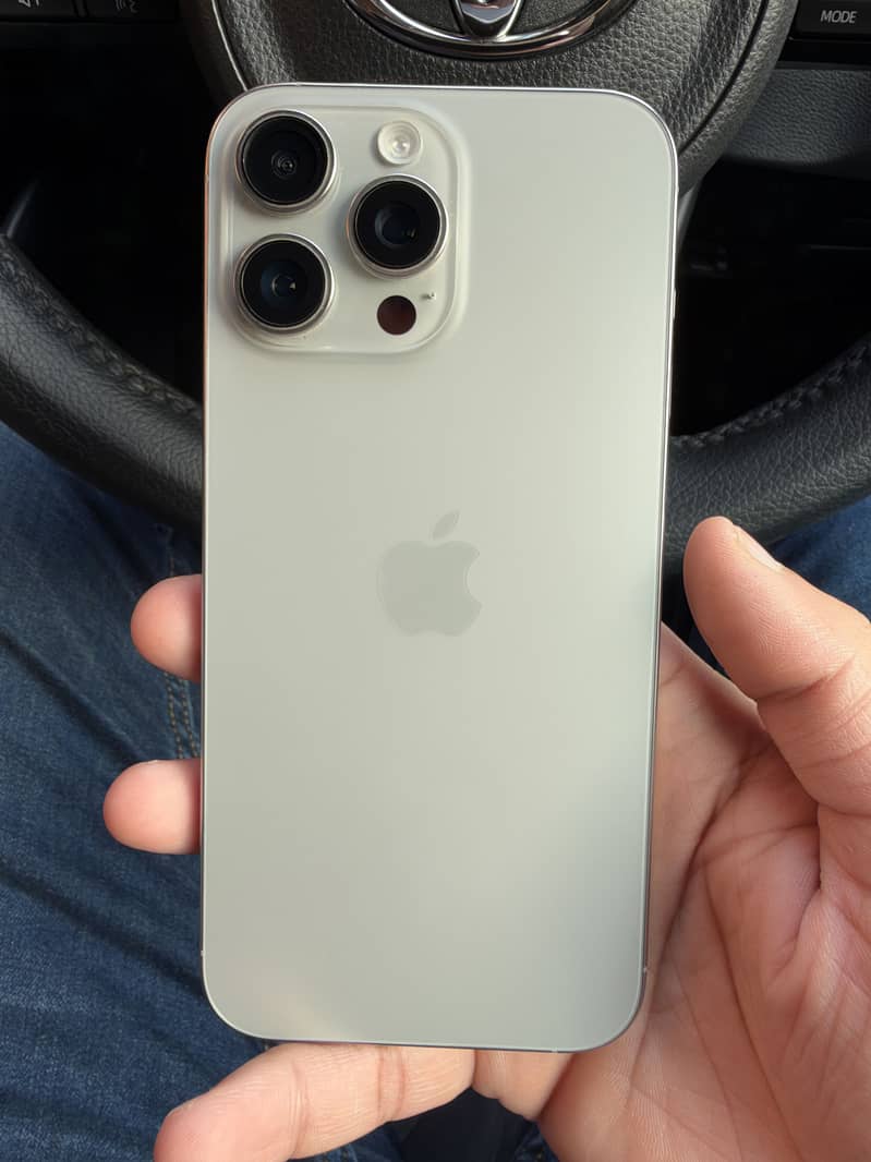 Apple iPhone 16 Pro Max 3
