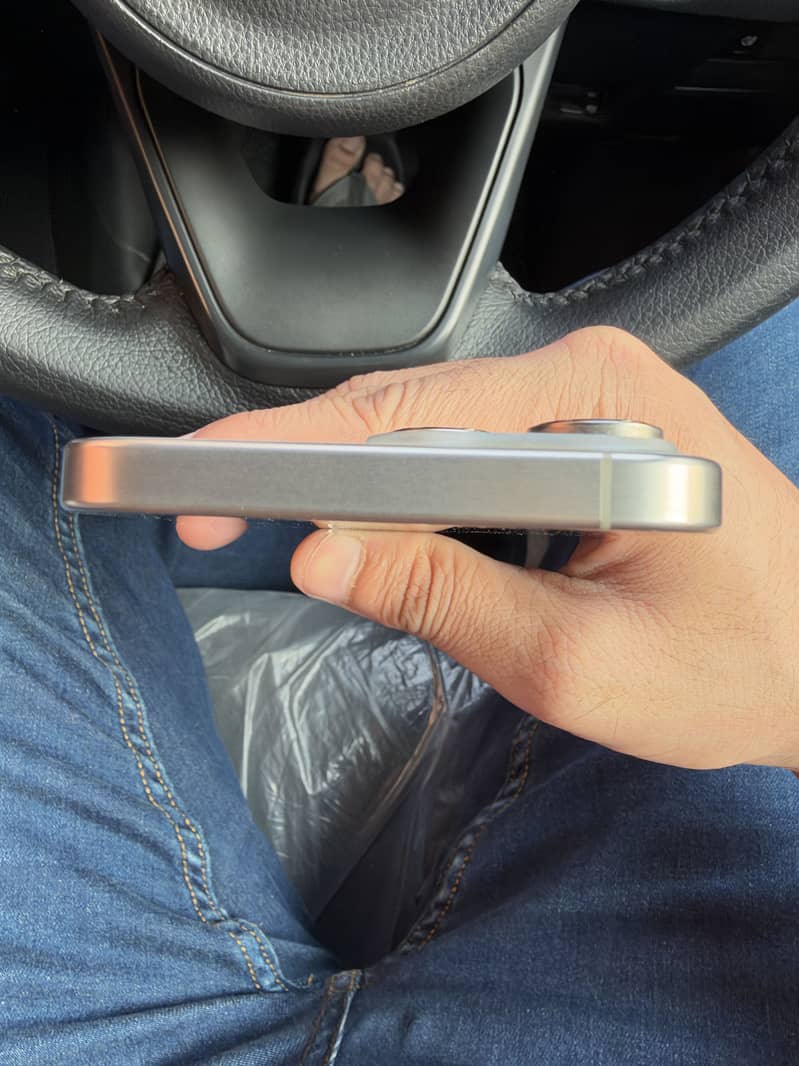 Apple iPhone 16 Pro Max 4