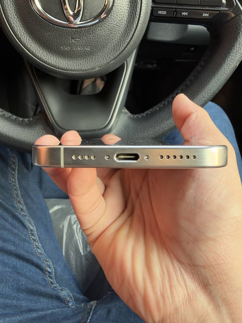 Apple iPhone 16 Pro Max 5