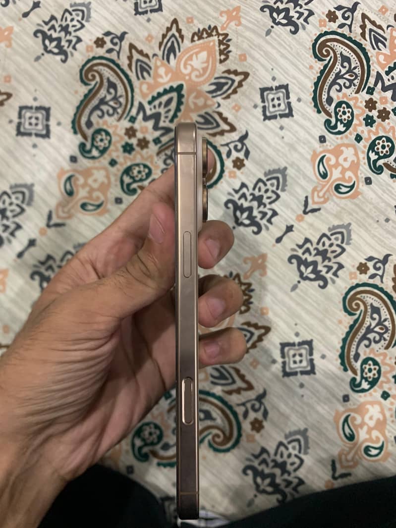 Apple iPhone 16 Pro Max 6