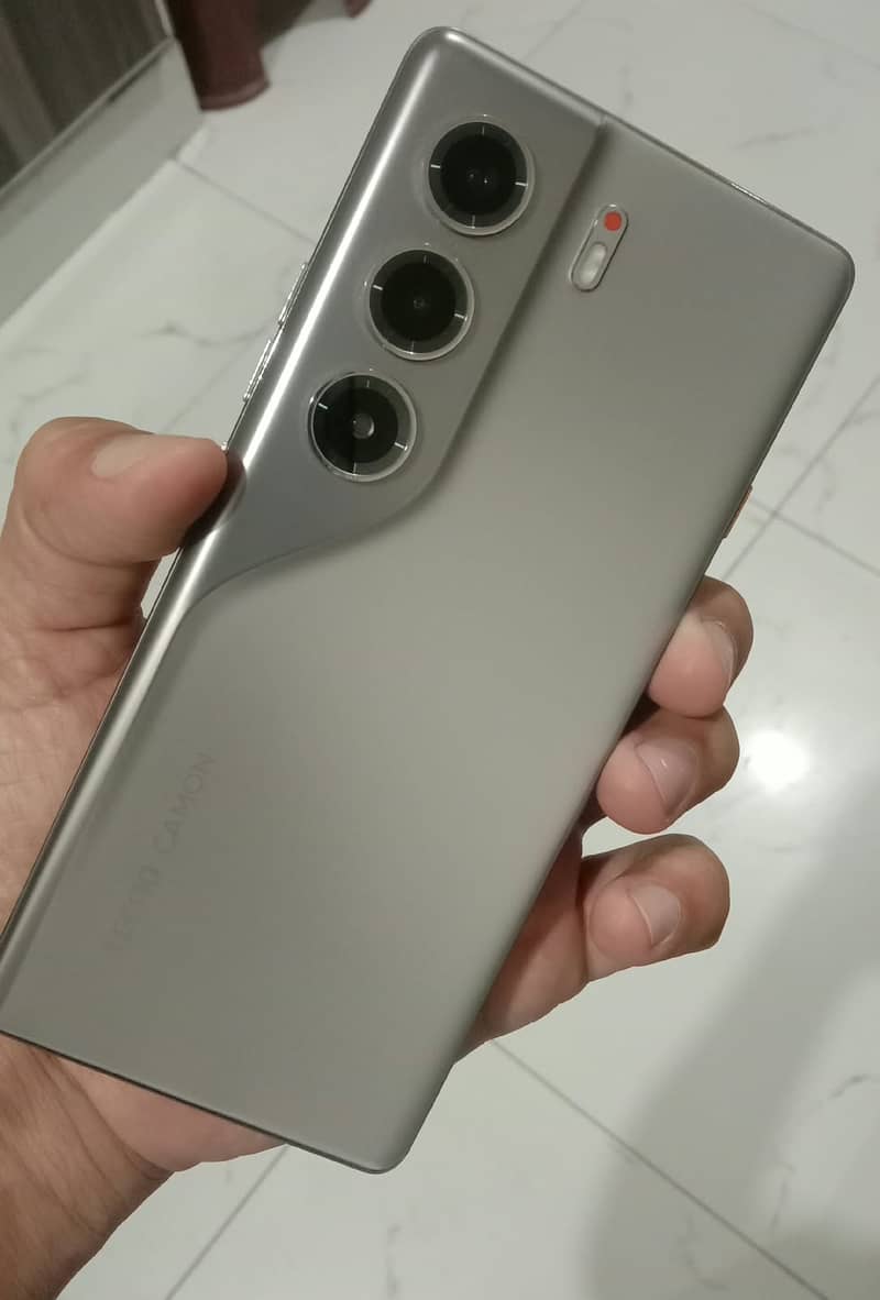Tecno CAMON 40 Pro 0