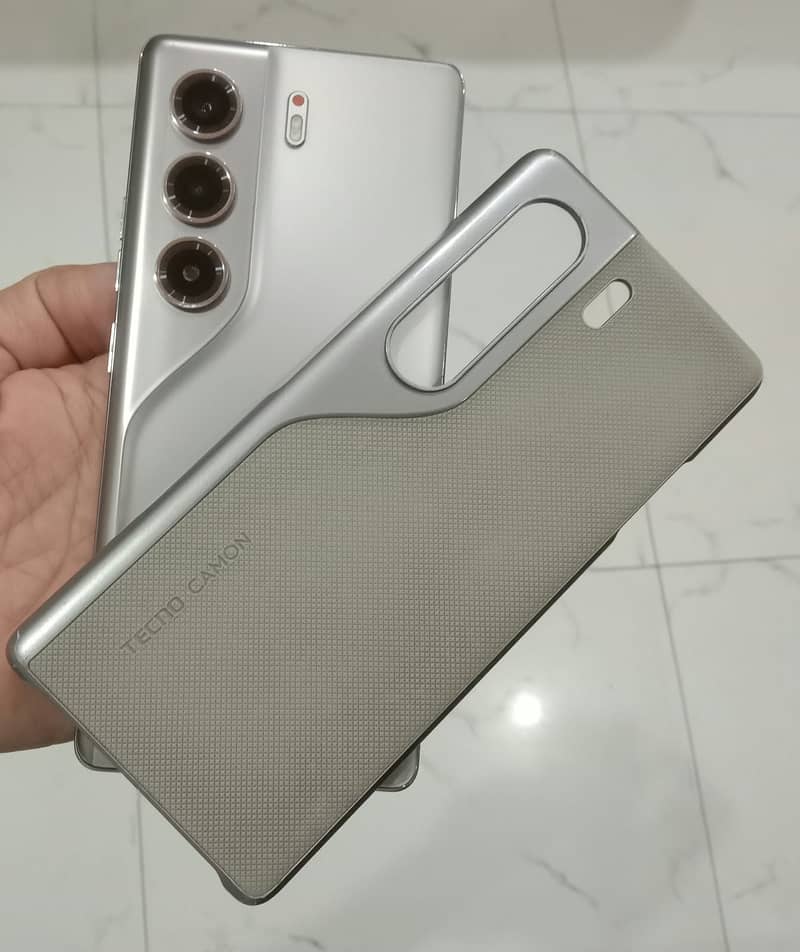 Tecno CAMON 40 Pro 6