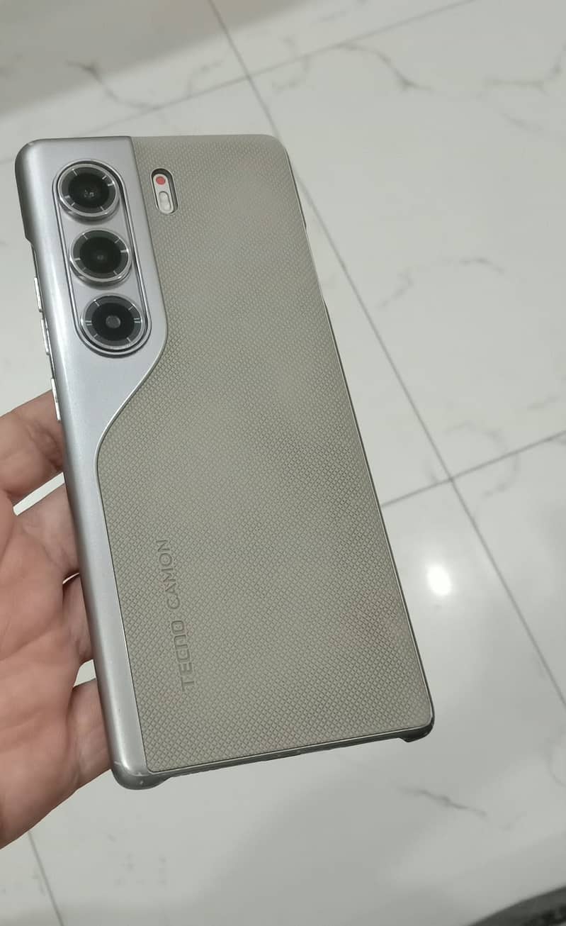 Tecno CAMON 40 Pro 7