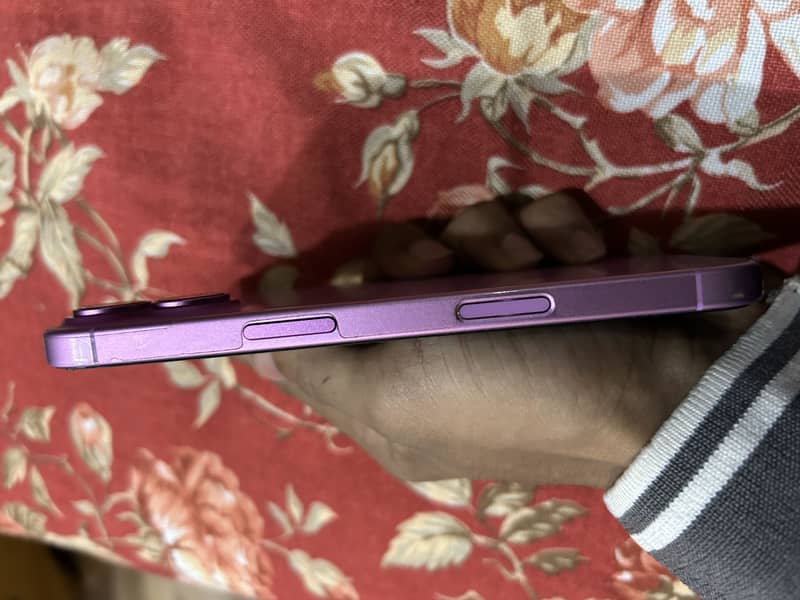 Apple iPhone 16 2