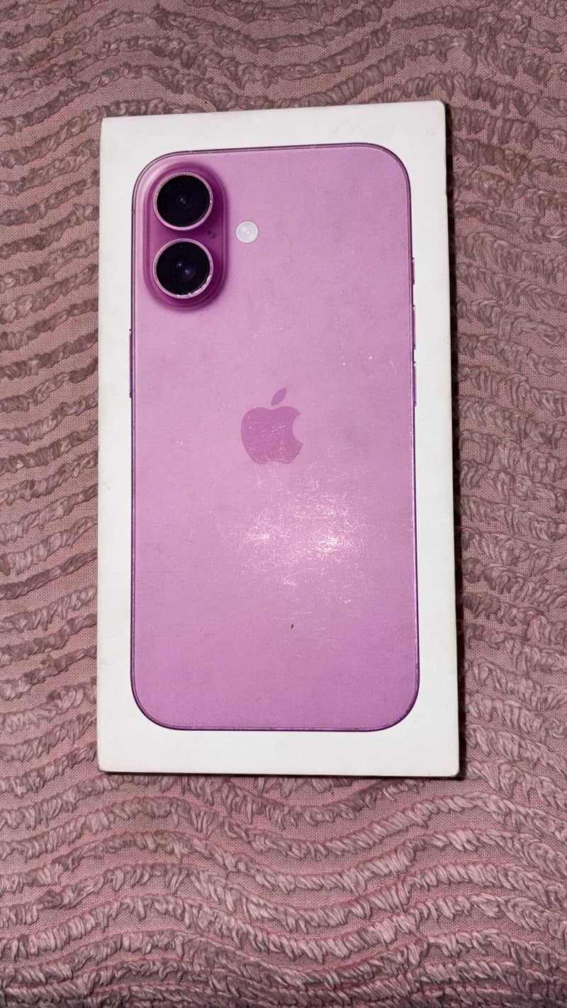 Apple iPhone 16 3