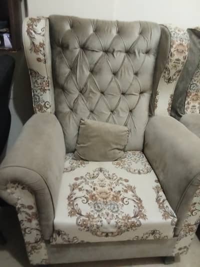 Perfect condition shahi sofa set 5 seeter with mirror table