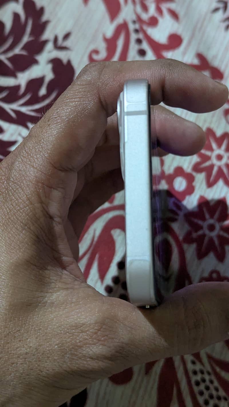 Apple iPhone 13 2
