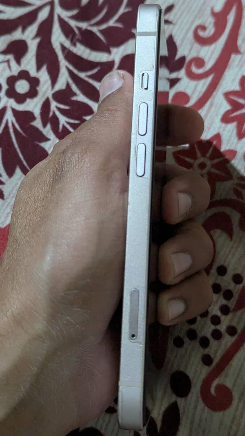 Apple iPhone 13 4