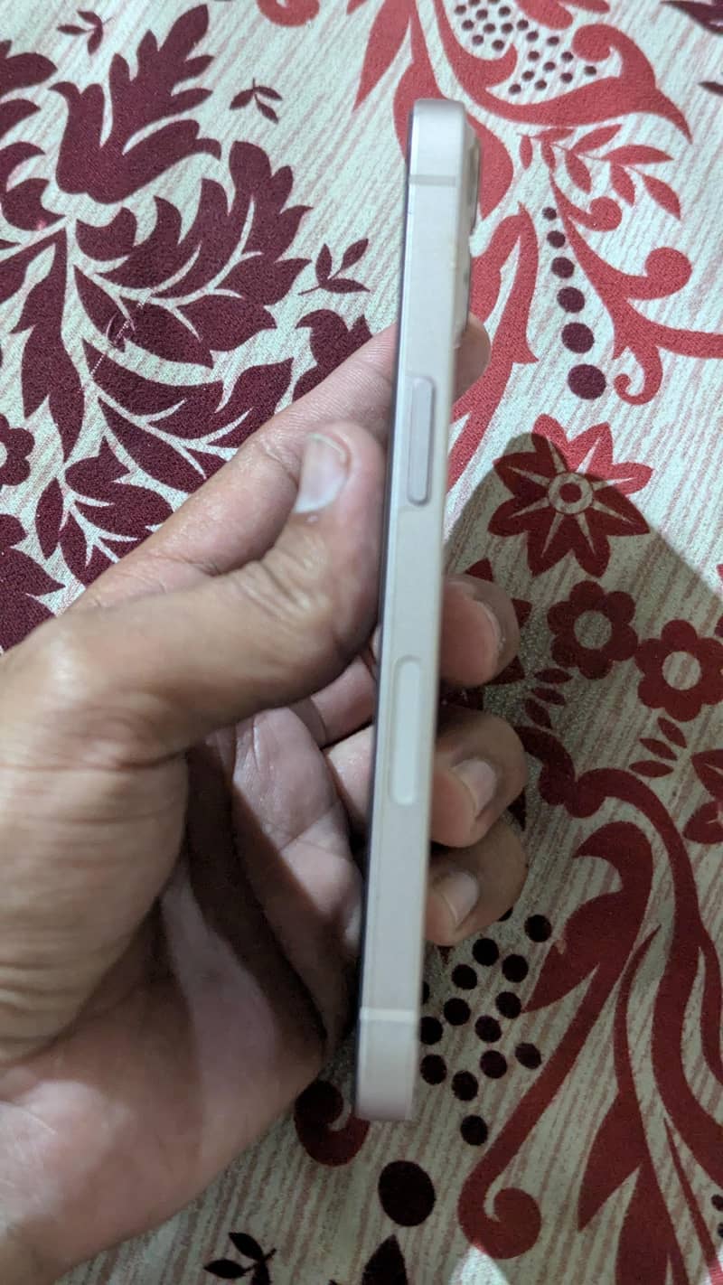 Apple iPhone 13 5