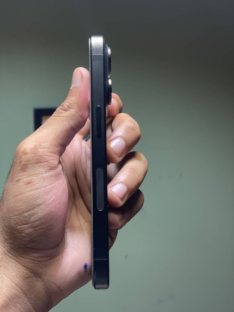 Apple iPhone 15 Pro 3