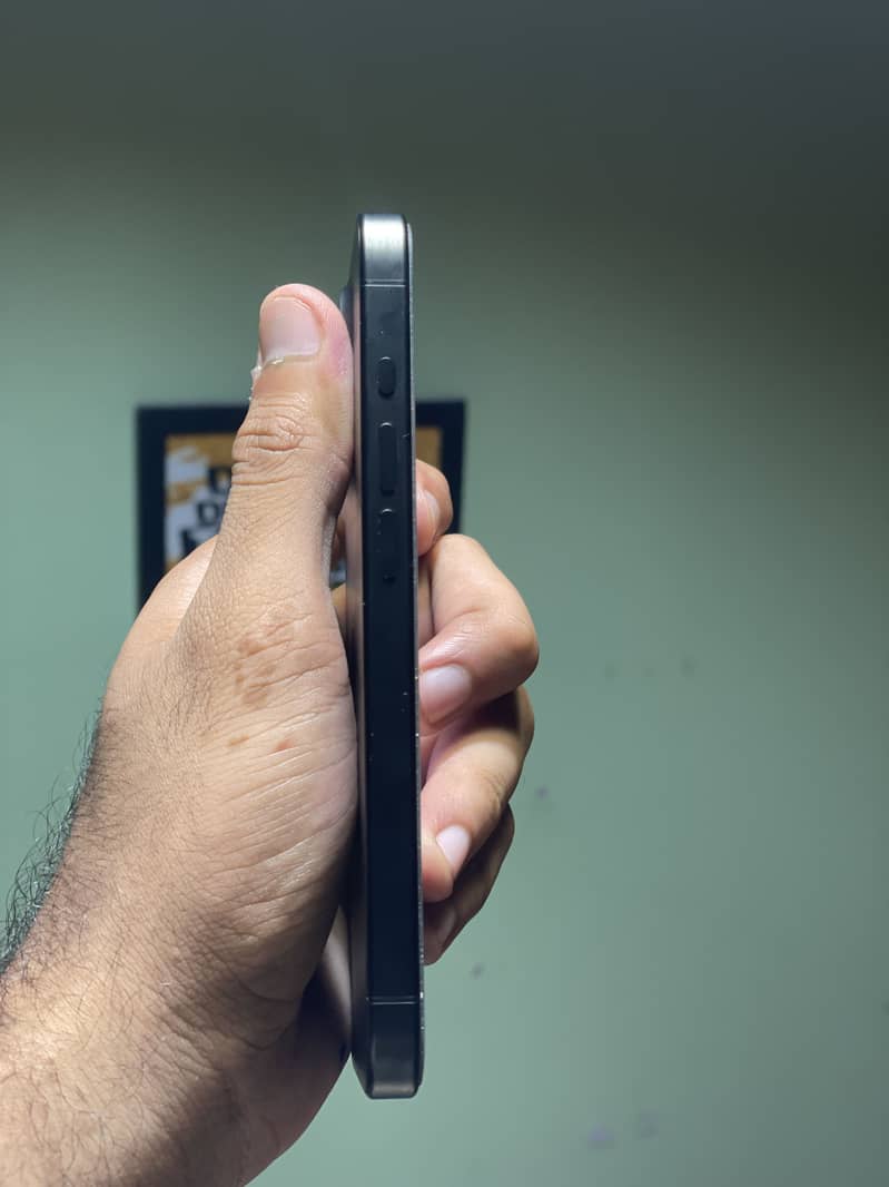 Apple iPhone 15 Pro 4