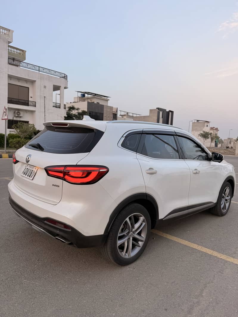 MG HS 2021 1