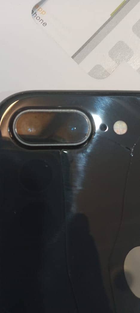 Apple iPhone 8 Plus 3