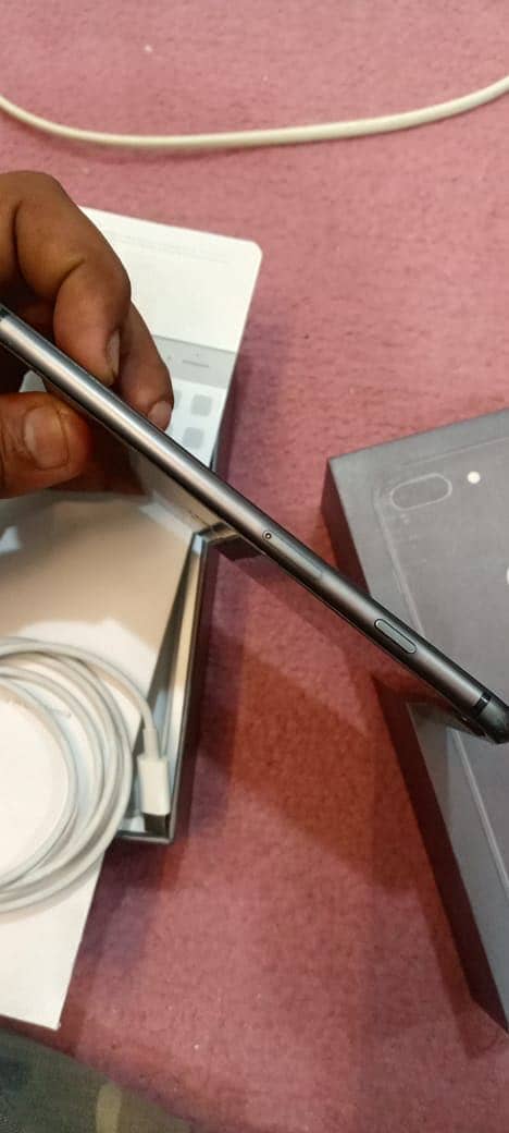 Apple iPhone 8 Plus 5