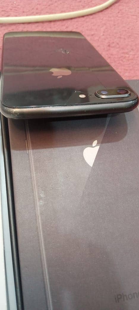 Apple iPhone 8 Plus 9