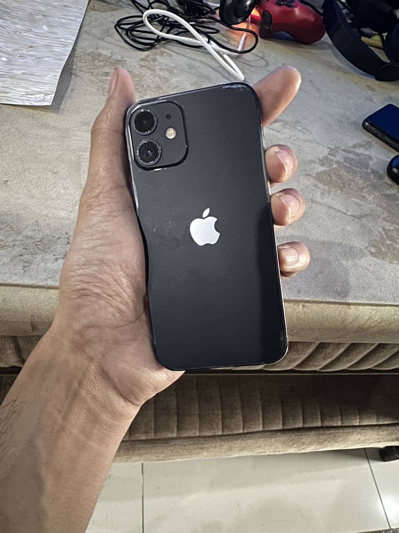 Apple iPhone 12 mini 0