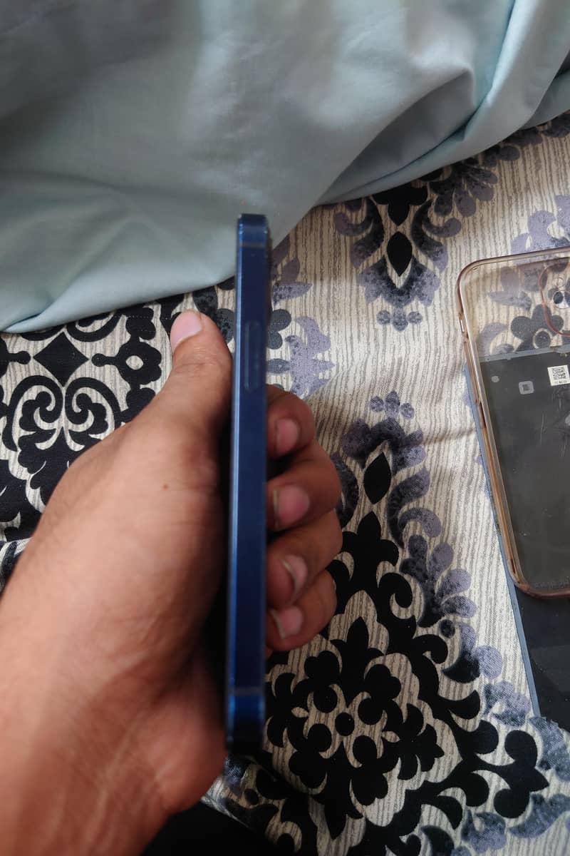 Apple iPhone 12 mini 3