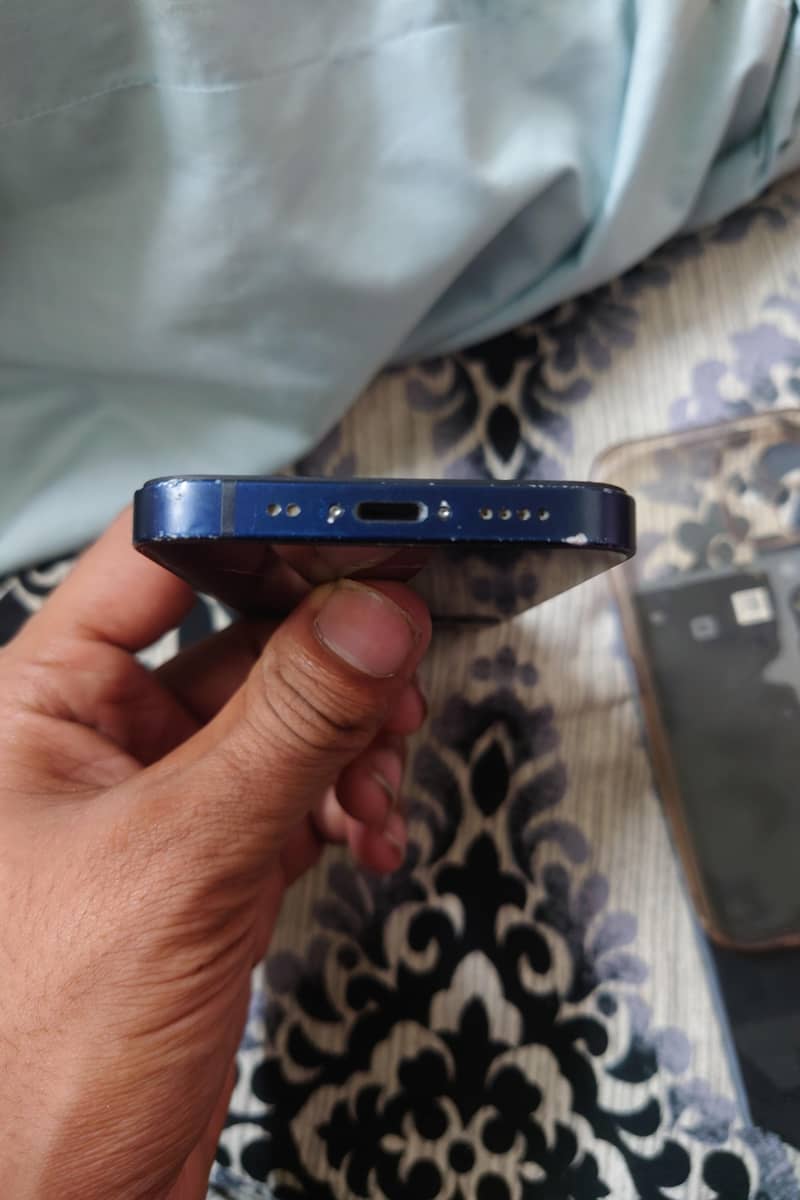 Apple iPhone 12 mini 4