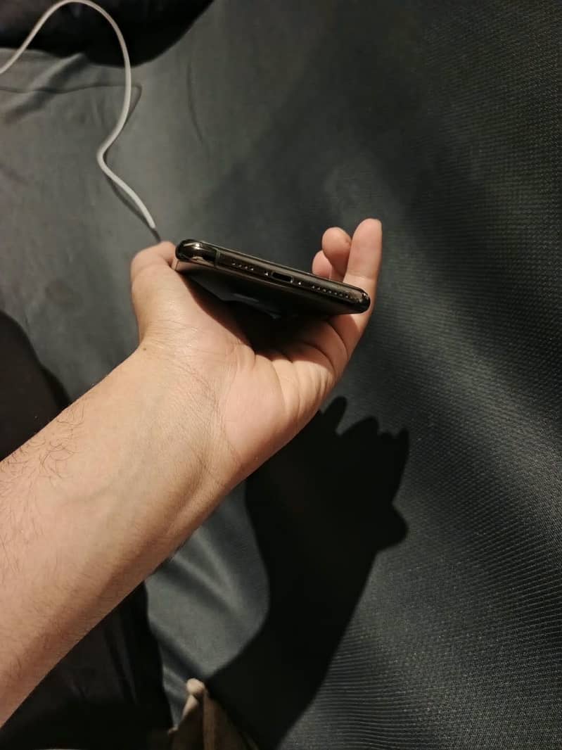 Apple iPhone 11 Pro Max 2