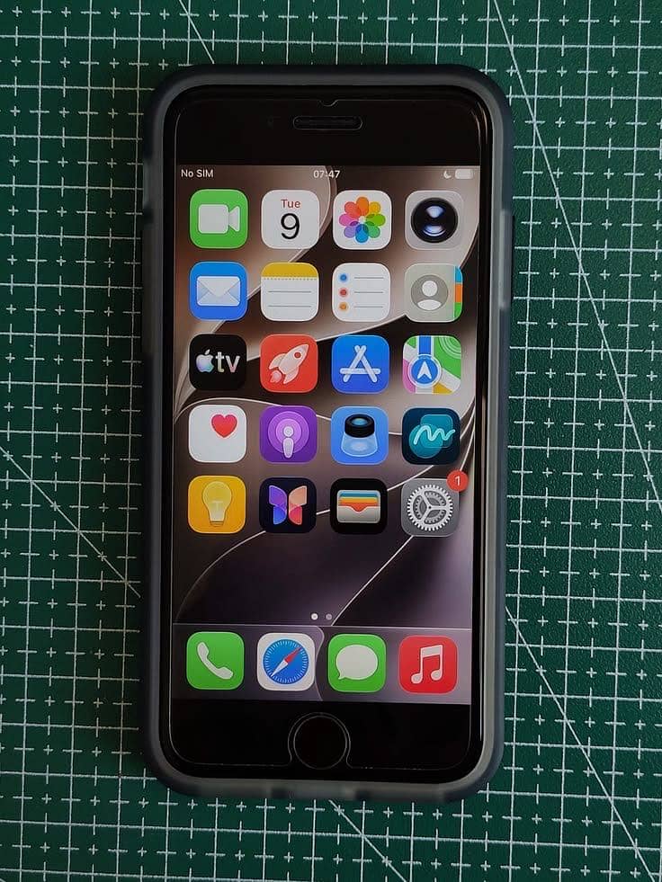 Apple iPhone SE 2 1