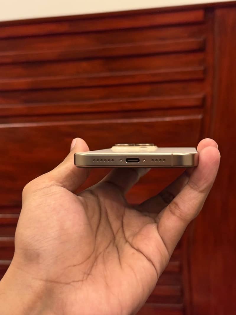 Apple iPhone 16 Pro Max  ( Jv ) 0