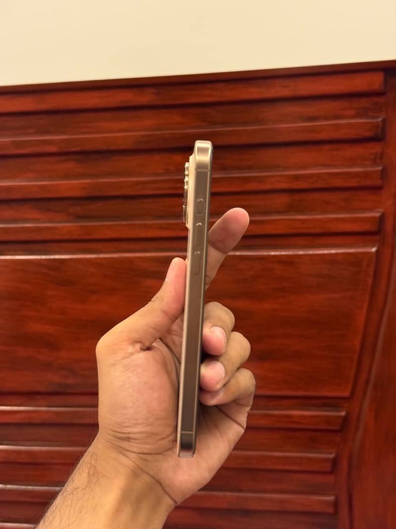 Apple iPhone 16 Pro Max  ( Jv ) 2