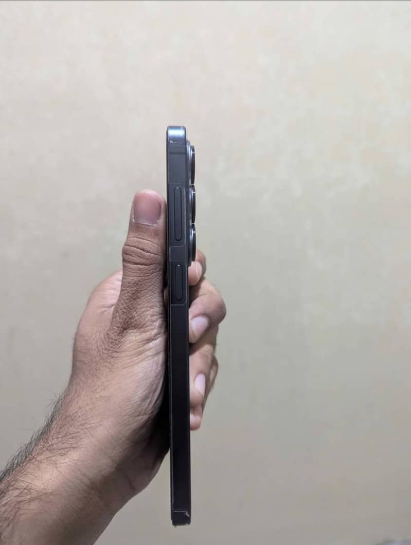 Samsung Mobile S26 Plus 3