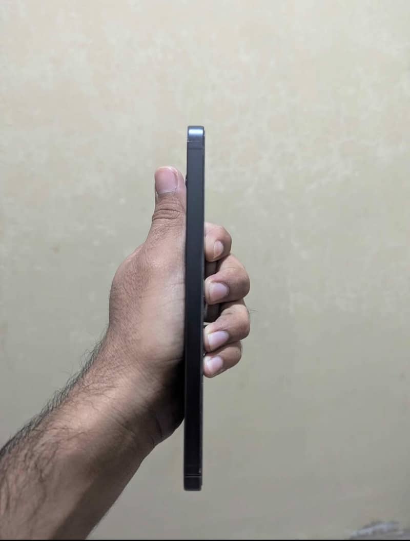 Samsung Mobile S26 Plus 4