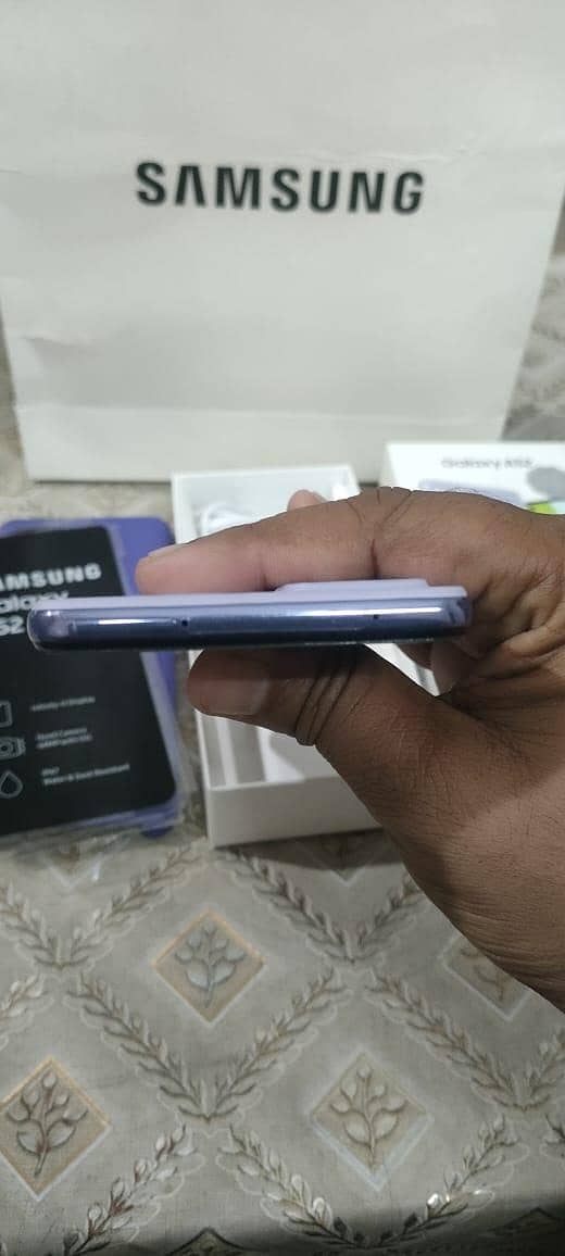 Samsung Mobile A52 6