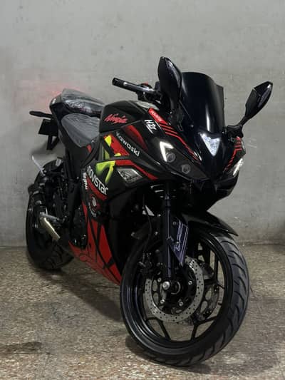 Kawasaki ninja 250cc 2024 model ( sports heavy bike )