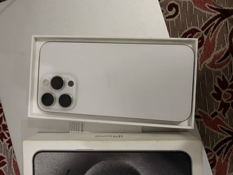Apple iPhone 15 Pro Max 2