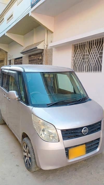 Nissan Roox 2012. sim num/03399940048 whtspp num/03166531224