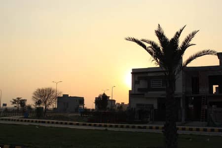 3 KANAL | RESIDENTIAL PLOT | SUPER HOT | ANCHOR YOUR FAMILY'S LEGACY ON DHA PHASE 7 - BLOCK Z, LAHORE