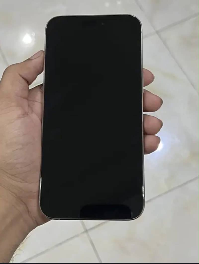 Apple iPhone 15 Pro Max 2