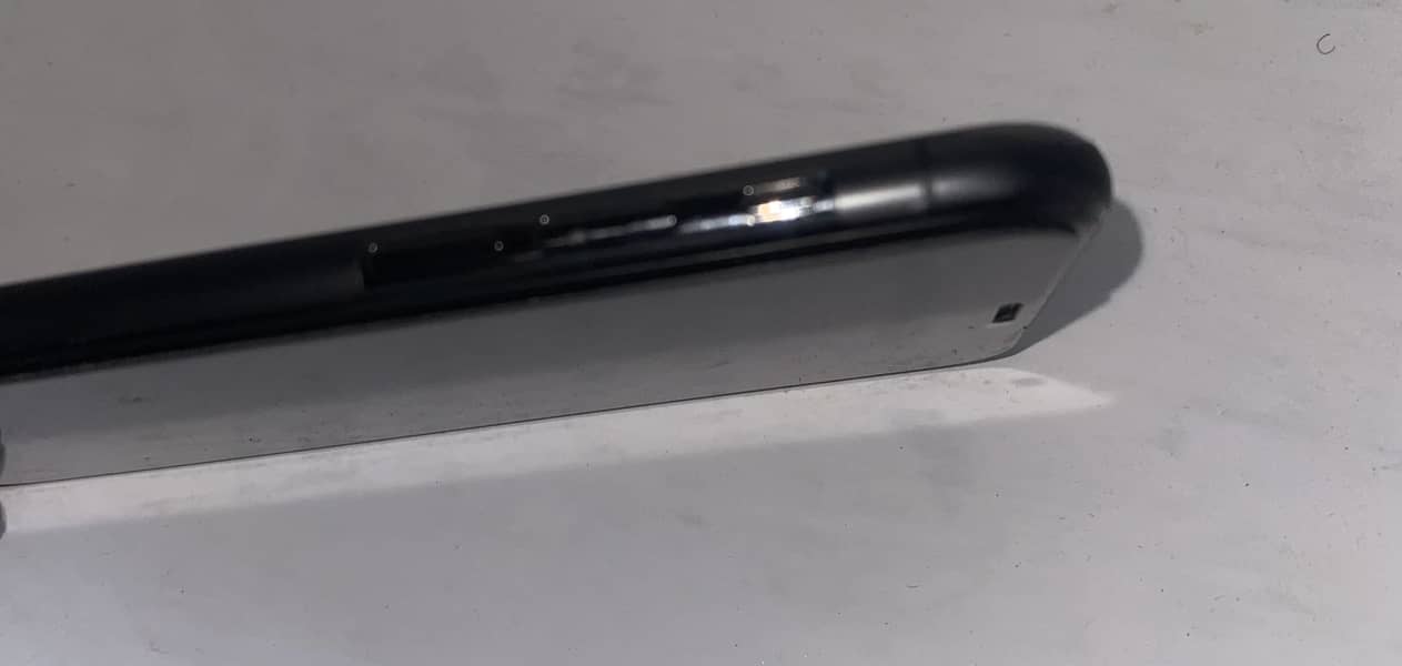 Apple iPhone 11 Pro 2