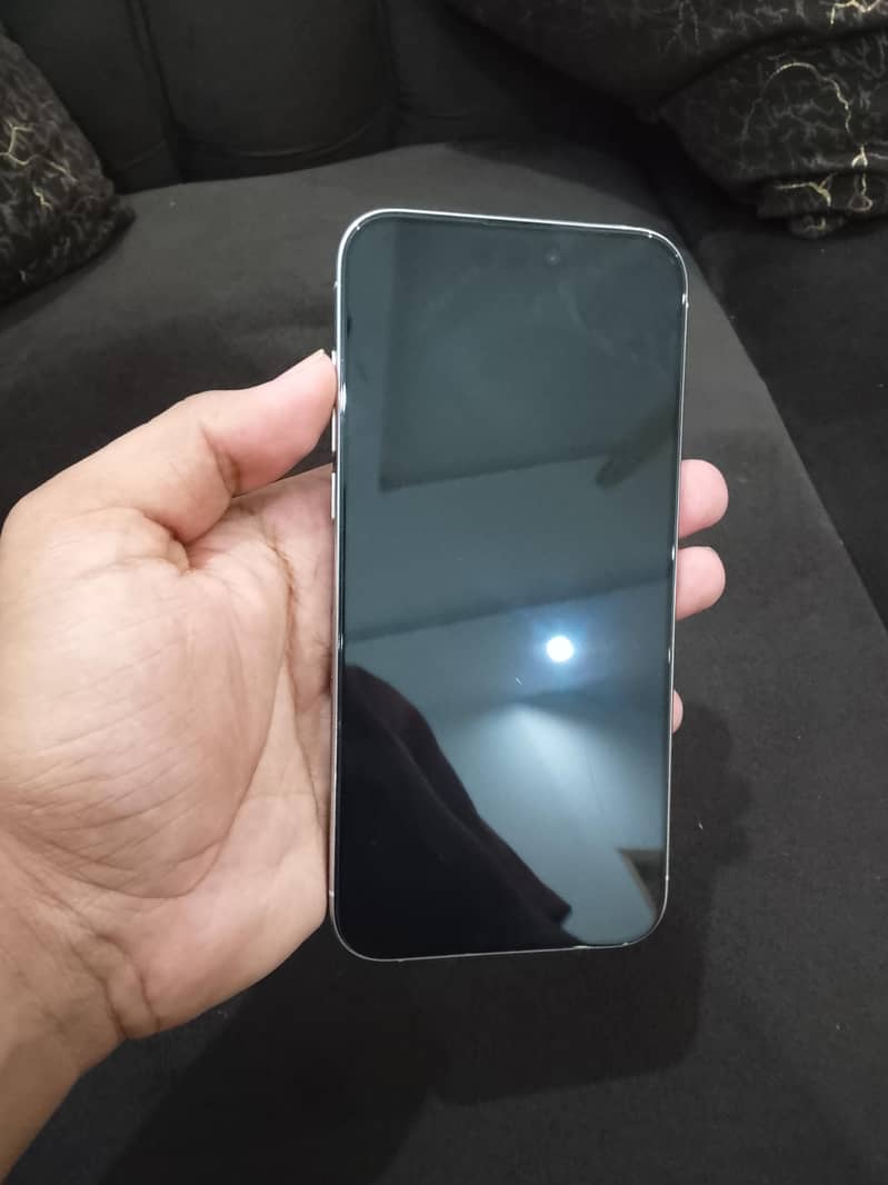 Apple iPhone 15 Pro Max 2