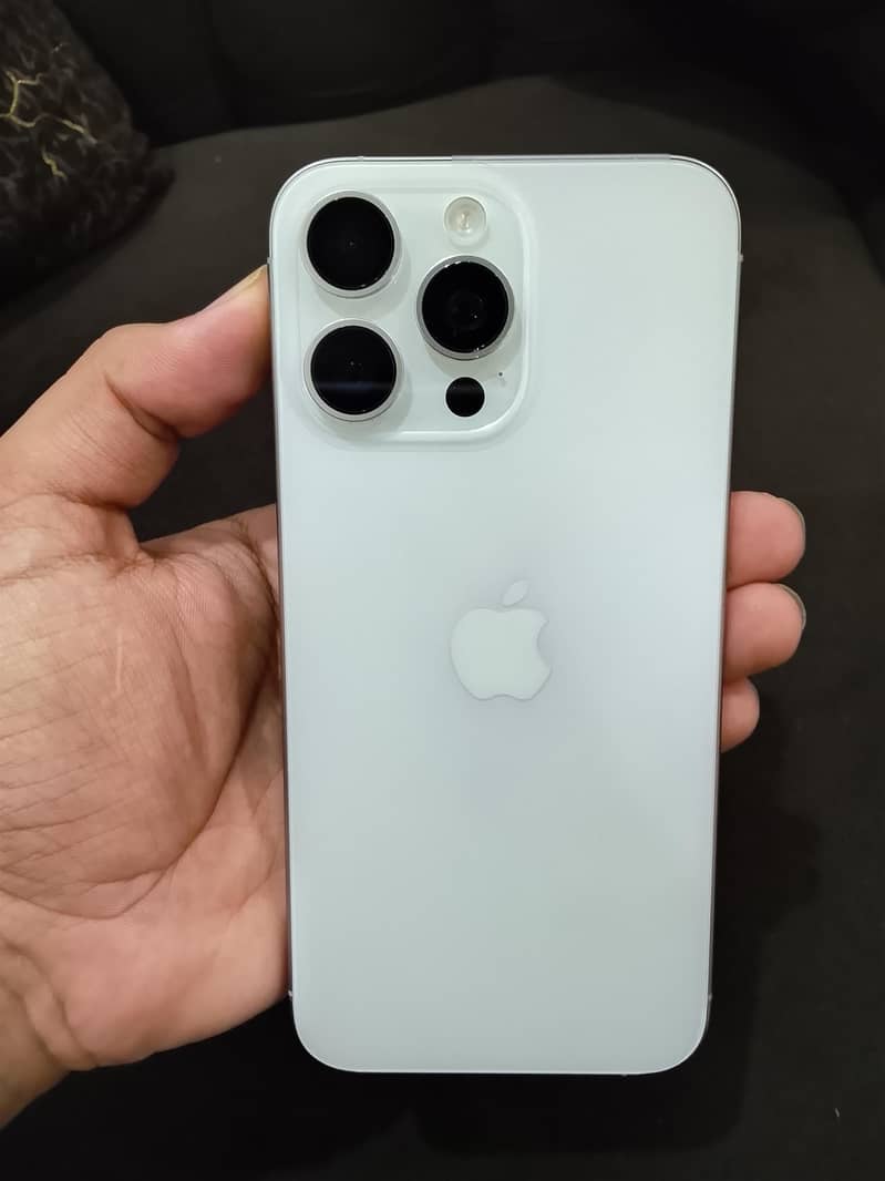 Apple iPhone 15 Pro Max 3