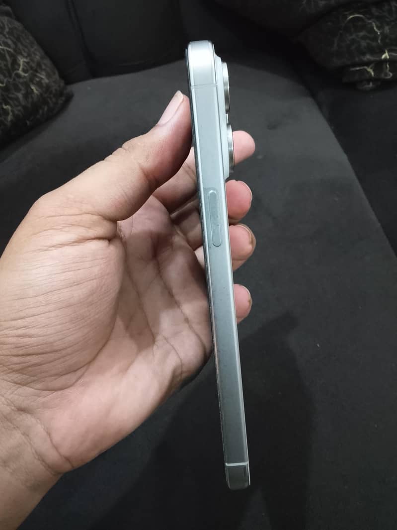 Apple iPhone 15 Pro Max 4