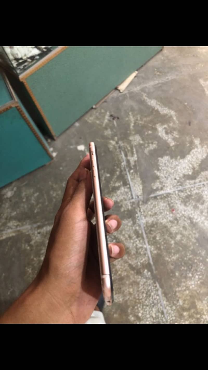 Apple iPhone 8 Plus 2