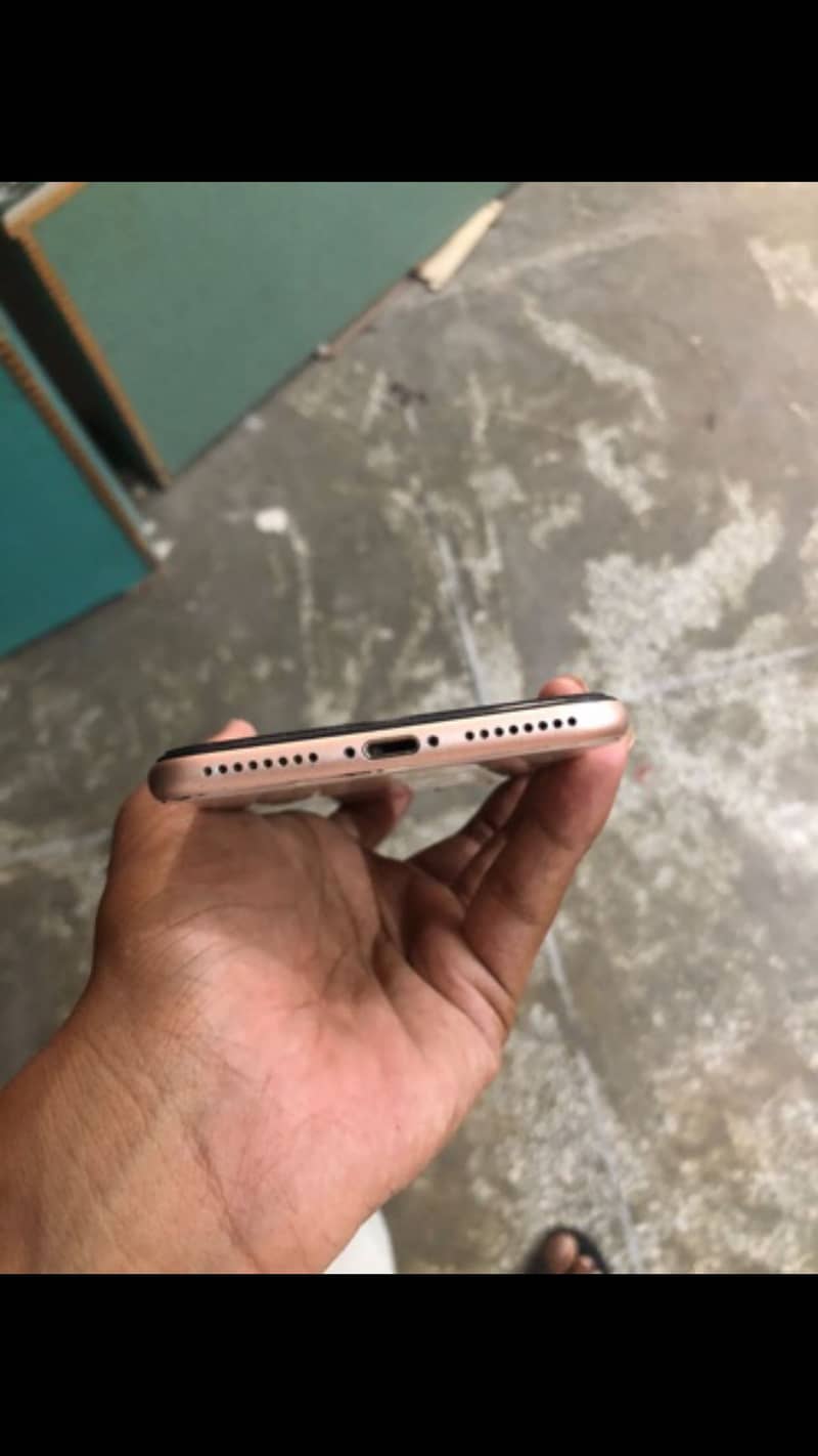 Apple iPhone 8 Plus 3