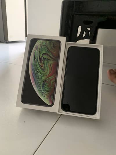 Apple iPhone XS Max 64gb jv  in new condition