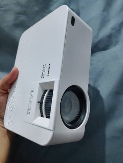 i Bright HD Projector 100"-120" screen