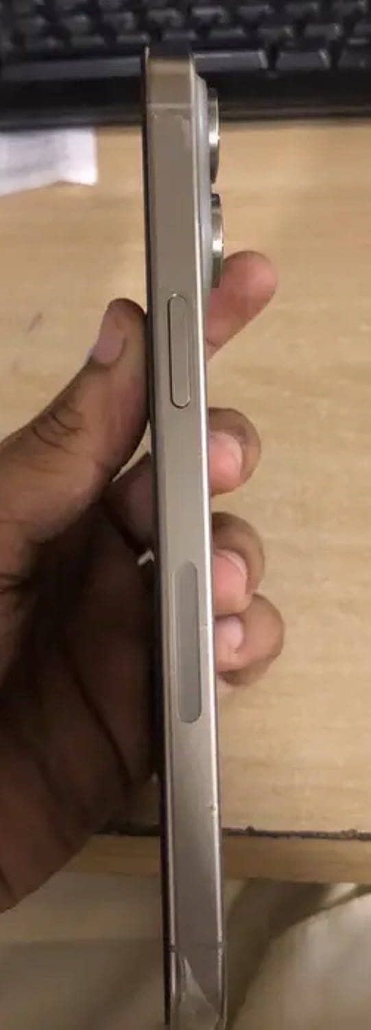 Apple iPhone 15 Pro Max 2