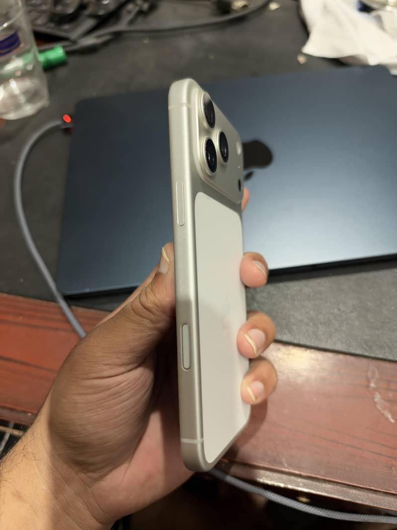 Apple iPhone 17 Pro Max 1