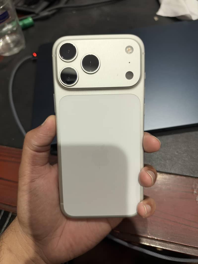Apple iPhone 17 Pro Max 3