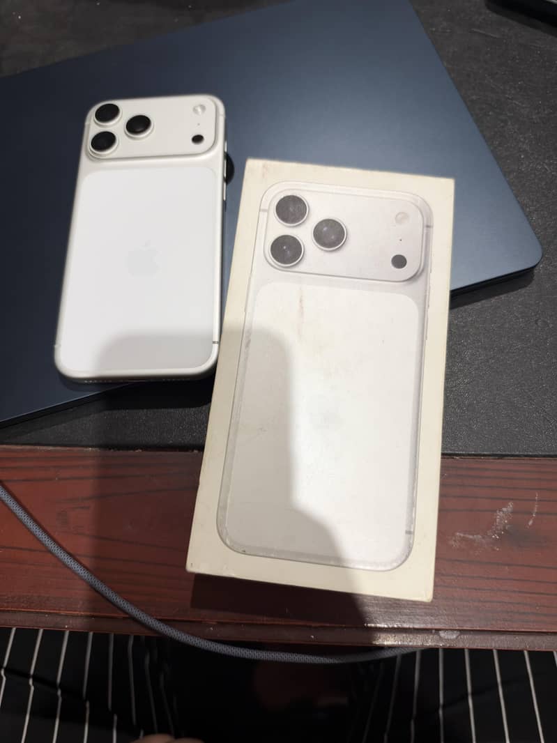 Apple iPhone 17 Pro Max 4