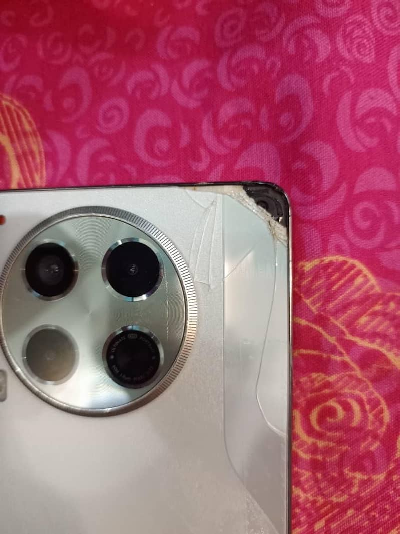 Tecno CAMON 30 1
