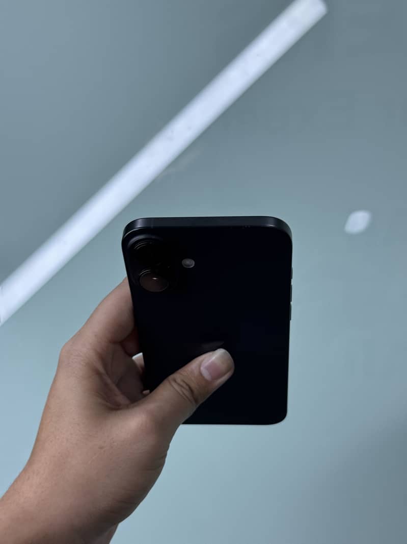 Apple iPhone 16 Plus JV 1
