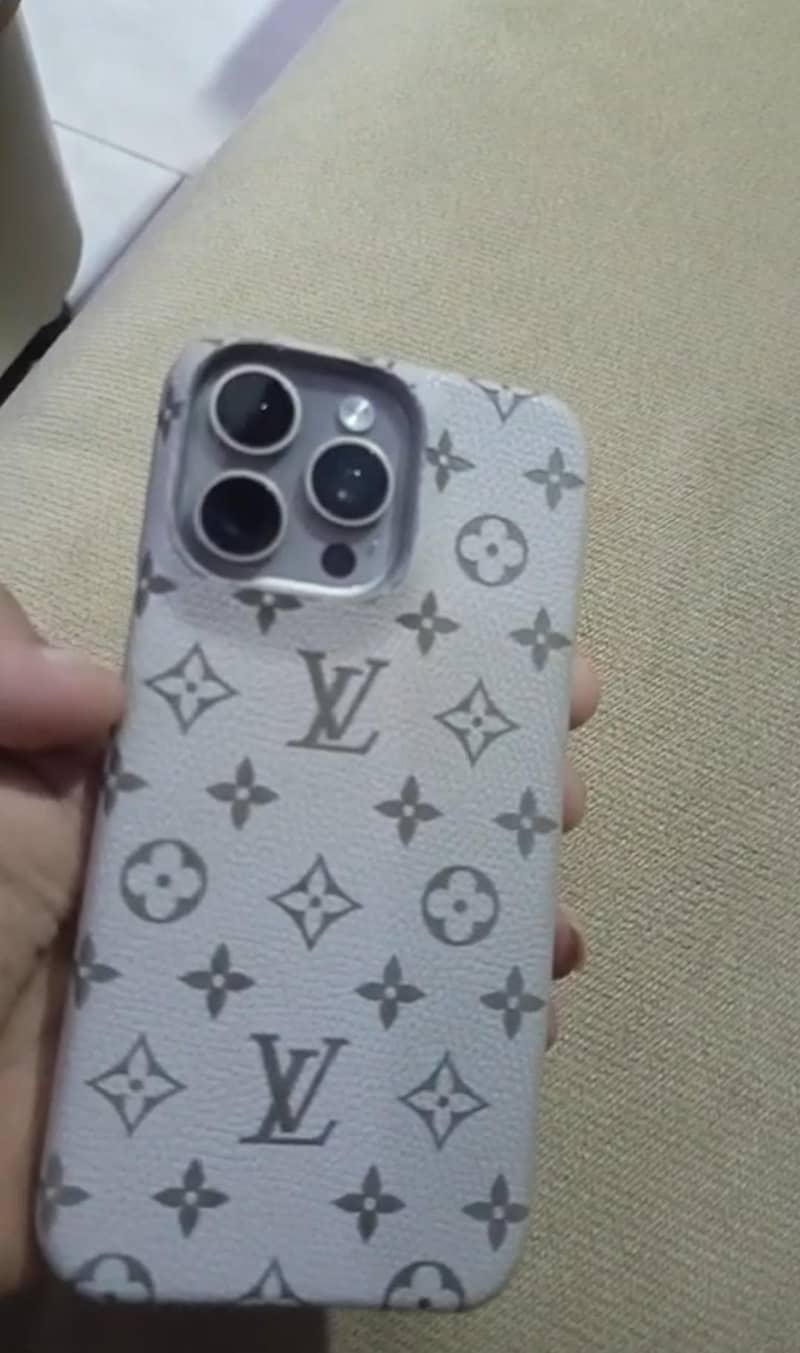 Apple iPhone 15 Pro Max 0